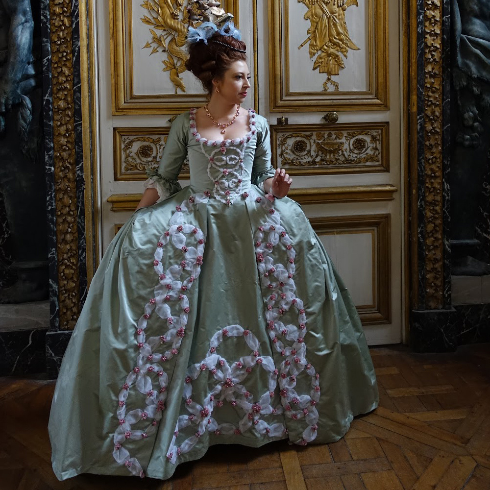 Evening Gown - ロベ・ア・ラ・フランセーズ、ロココ様式、18世紀フランス王妃マリー・アントワネット風コスチューム、ヴィクトリア朝の公爵夫人風イブニングドレス、プロムドレス、ボールガウン。